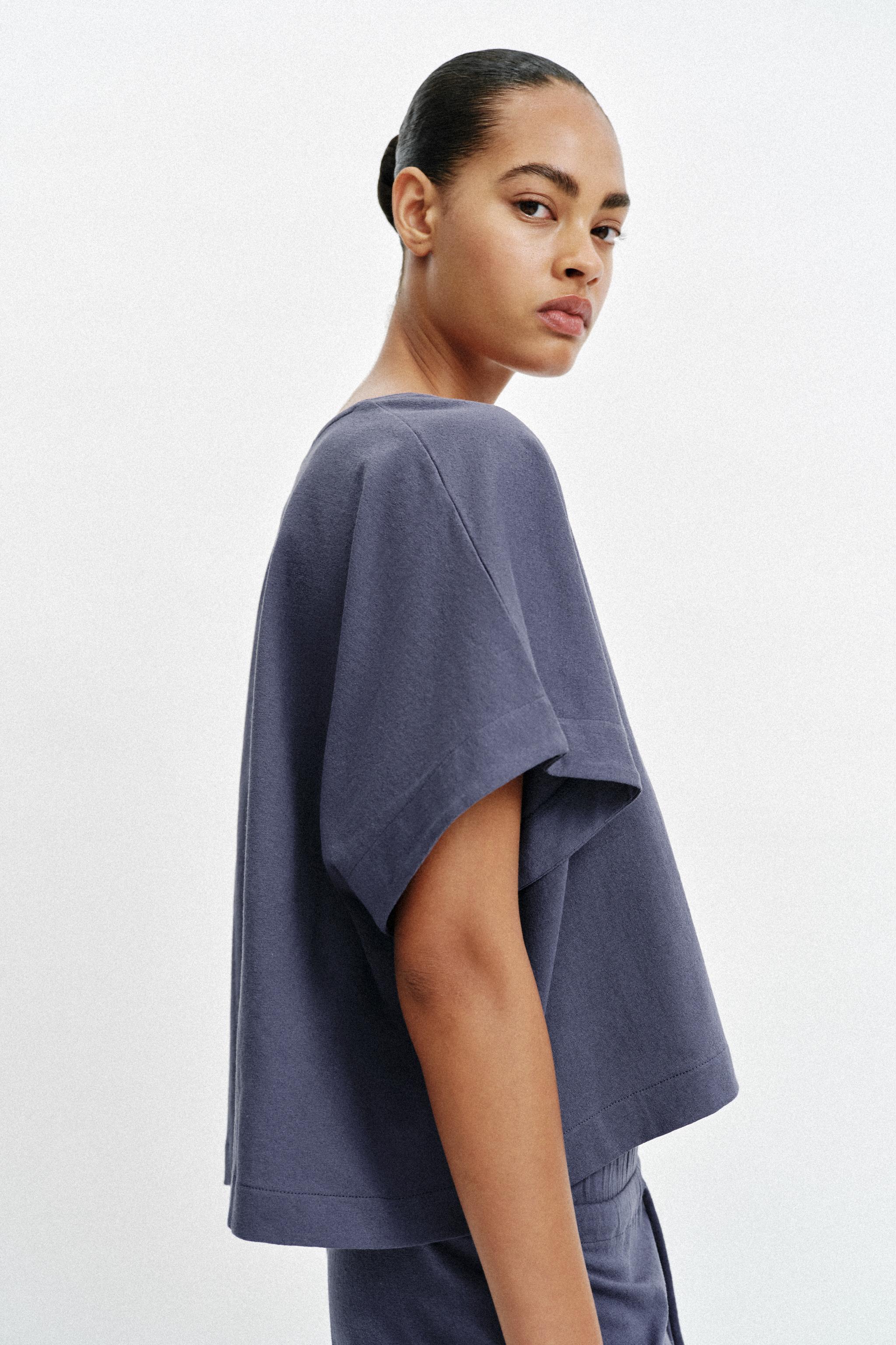 RUSTIC CAPE TOP